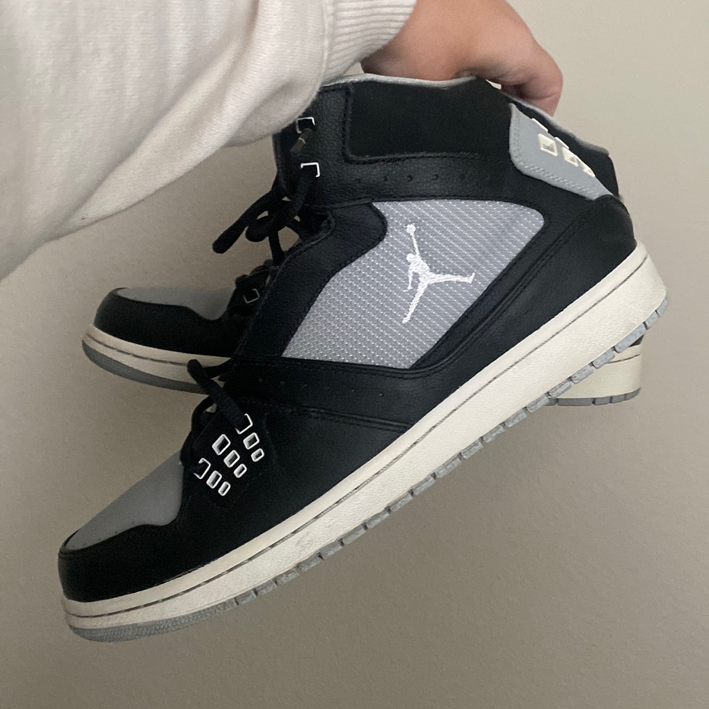 Mens Jordan’s Jordan Flight 1 Black Metallic Silver size 11.5